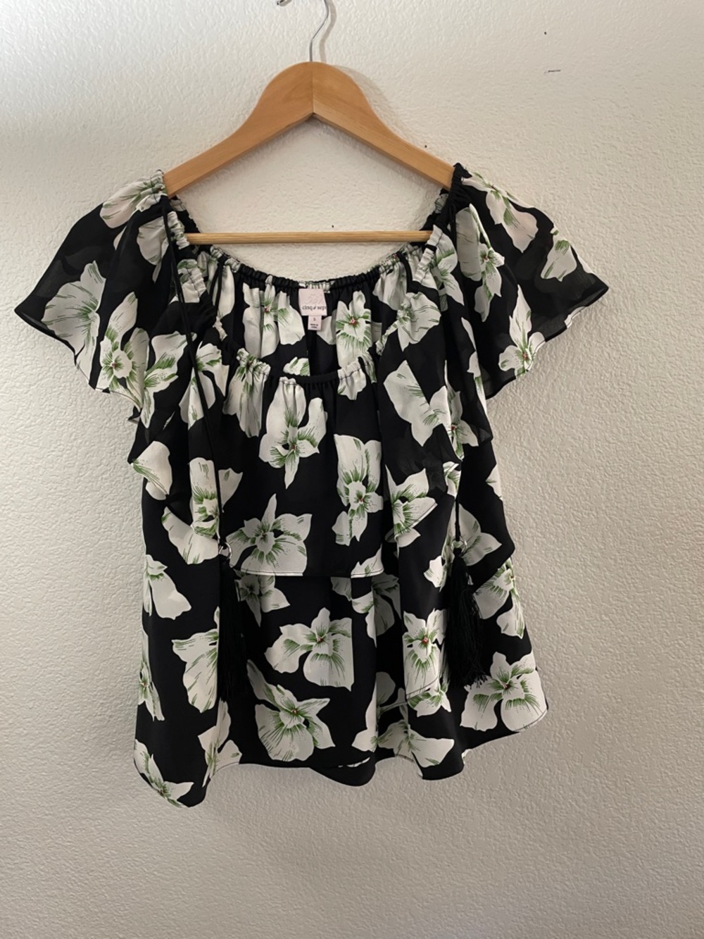 cinq a sept 100% silk Black Floral Off shoulder Blouse sexy feminine S